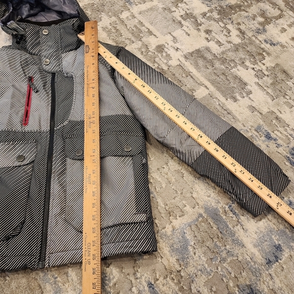 Body Glove Grey Stripe snow ski coat.  Boys size 14.. - Picture 15 of 16